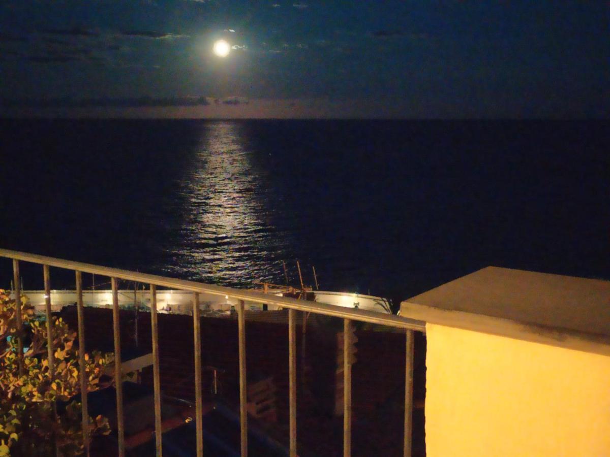 La Terrazza Bed & Breakfast บอร์ดิเกรา ภายนอก รูปภาพ